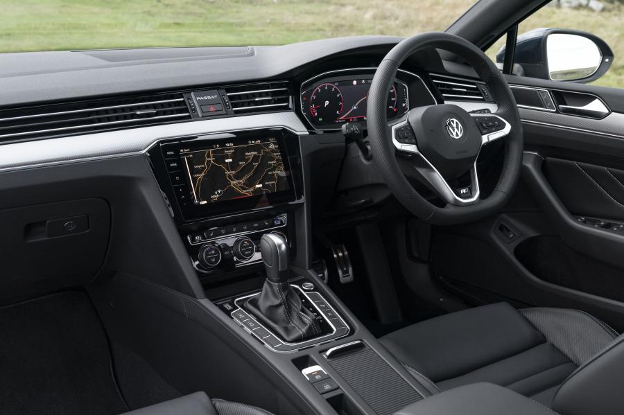 Торпедо Volkswagen Passat R-Line Estate (B8) 2019 года  (UK) (фото 15 из 25)